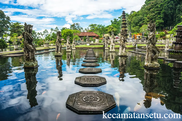 Wisata Tirta Gangga Bali: Keindahan & Sejarah